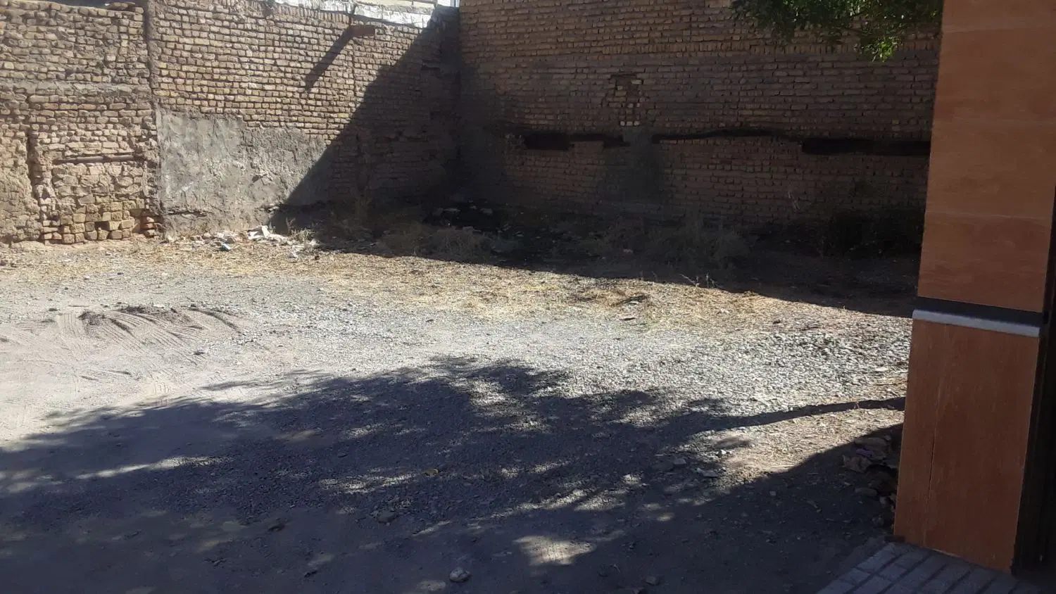زمین فروشی