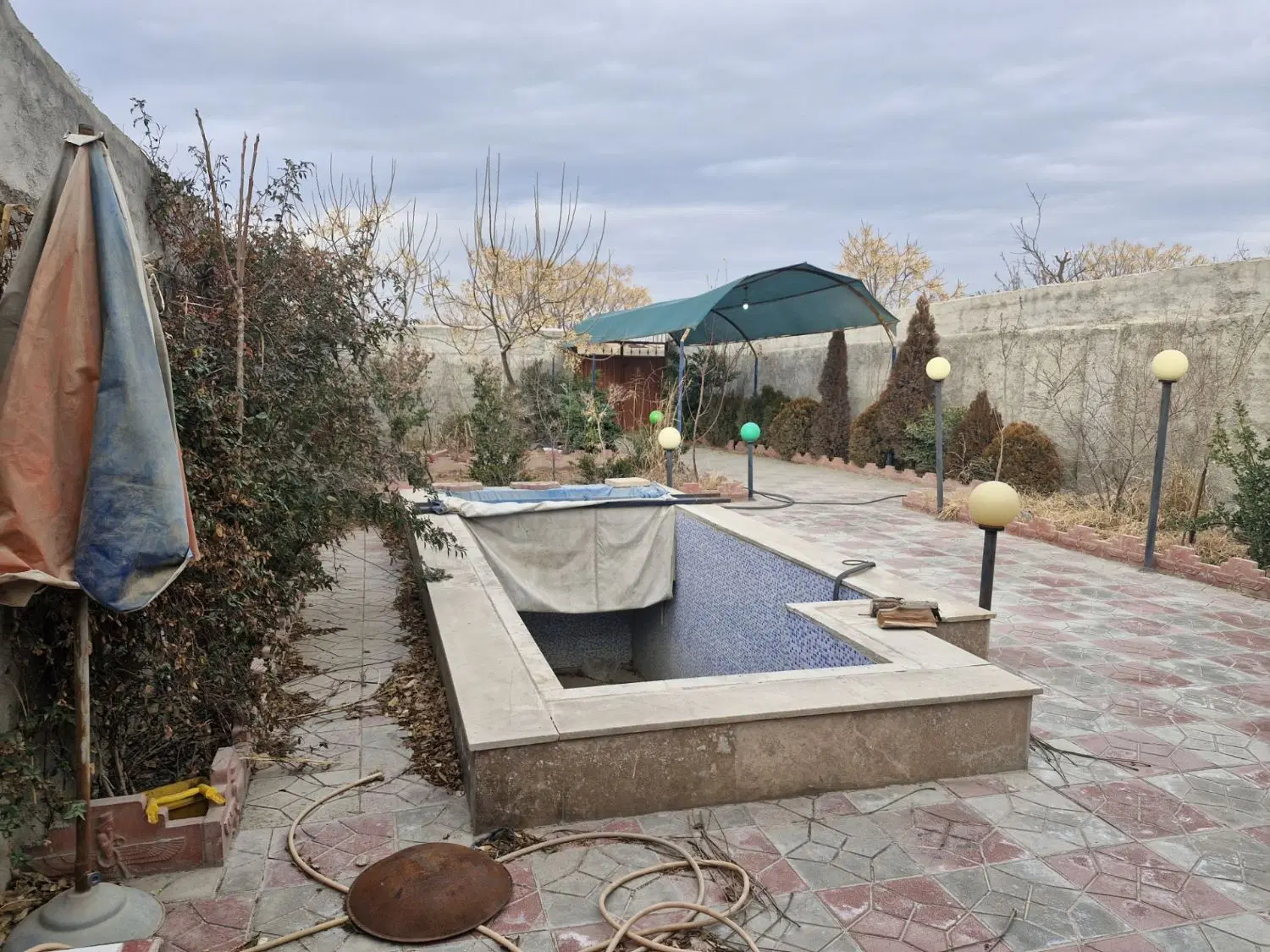 باغچه ۳۰۰ متری کارتن سازی