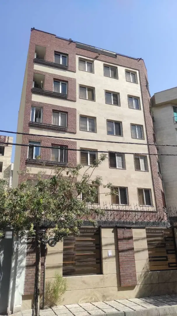 ۱۳۰ متر ۳ خوابه فول نارمک سرسبز