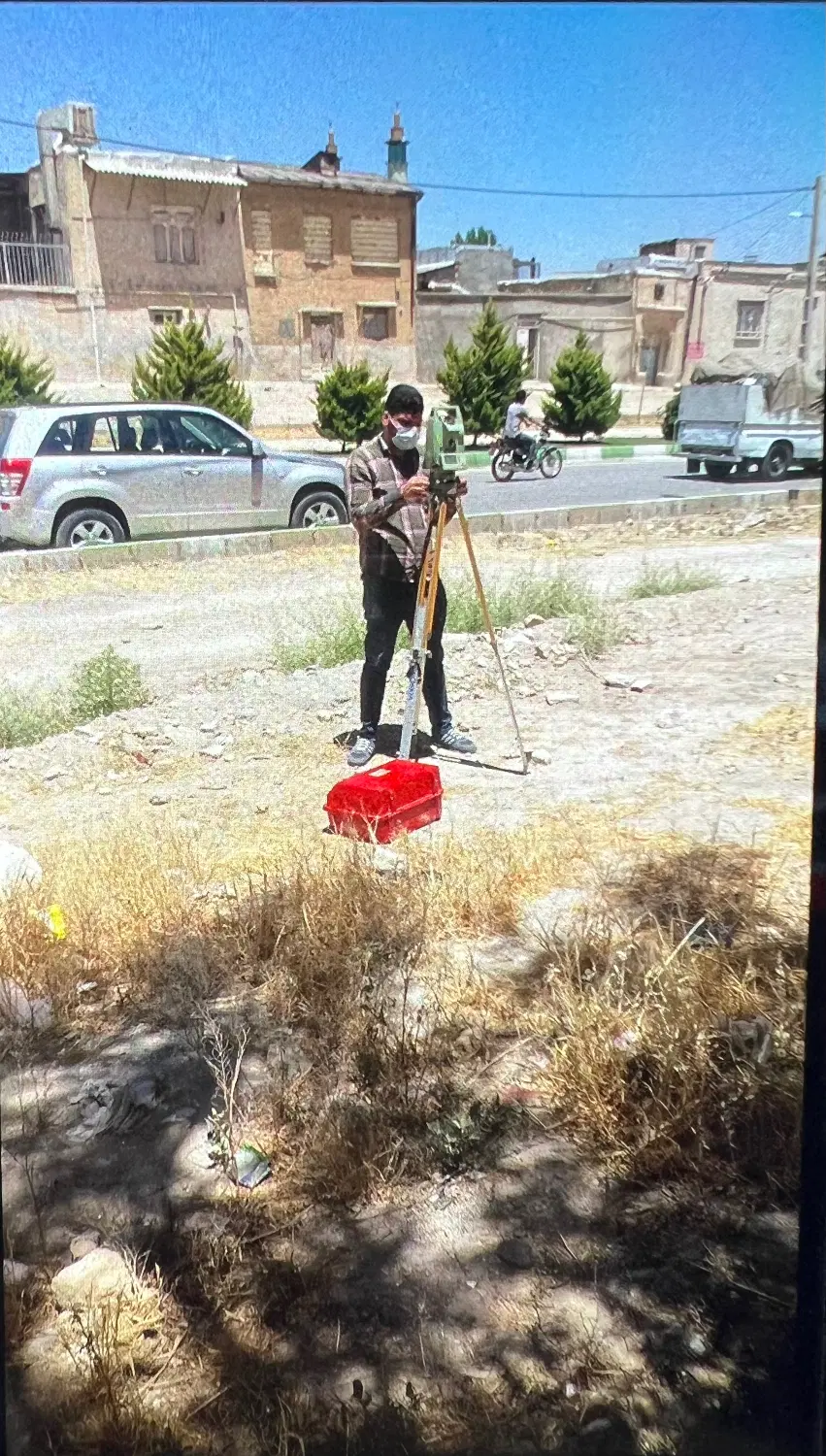 زمین با بر ۱۲ متر دو بر خیابان اصلی زرندی