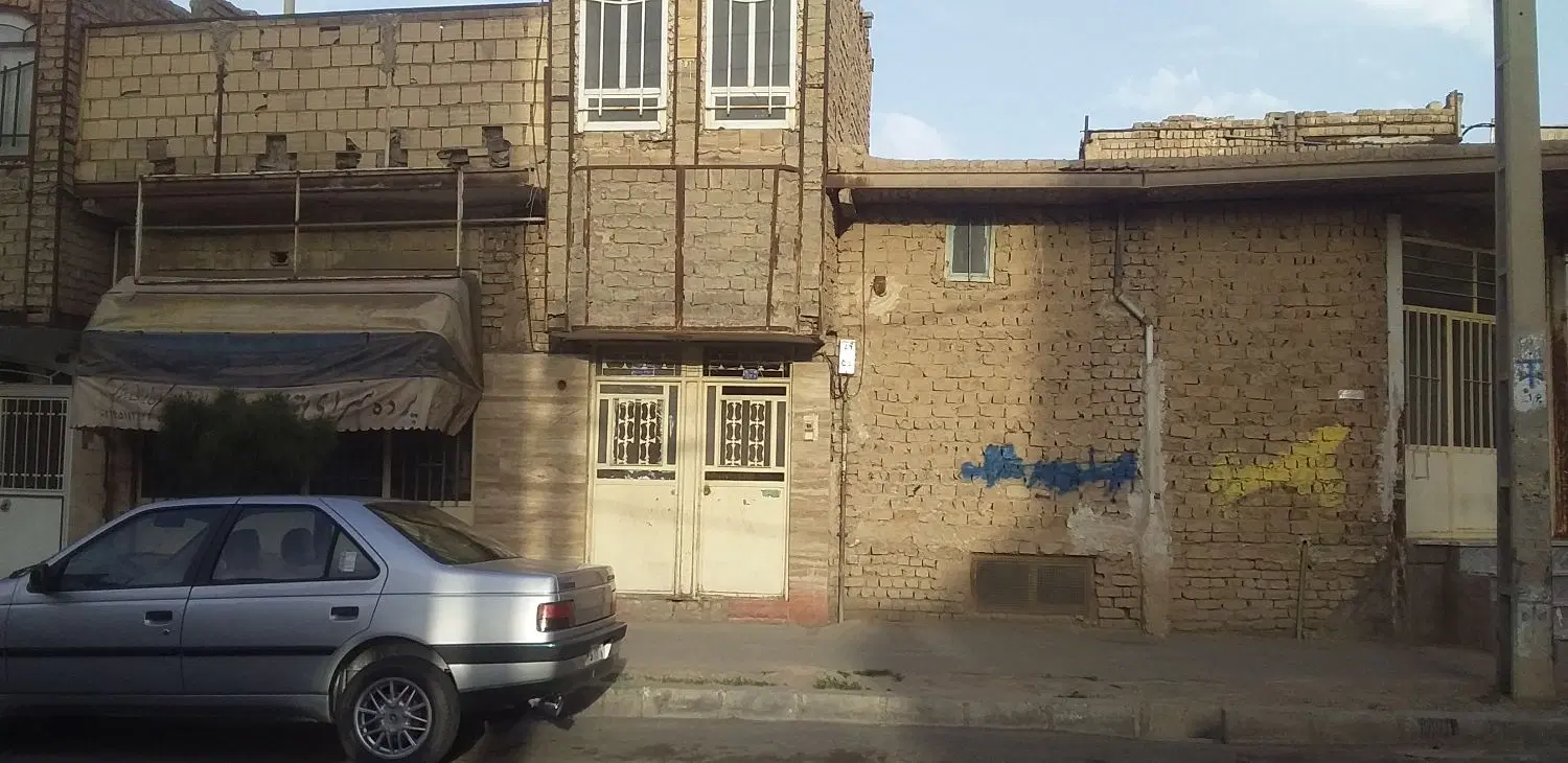 فروش‌ساختمان ‌قدیم‌ساخت‌۲۰۰متری‌دو‌نبش
