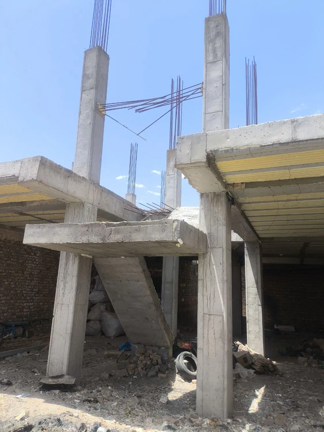 زمین درحال ساخت