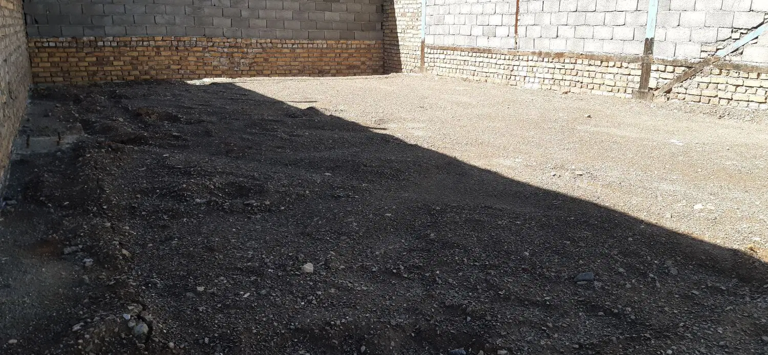 زمین  مسکونی با شناژ و بار ریزی قبل از اسکلت