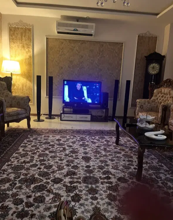 90 متری _اقدسیه _ واحد سر دو نبش