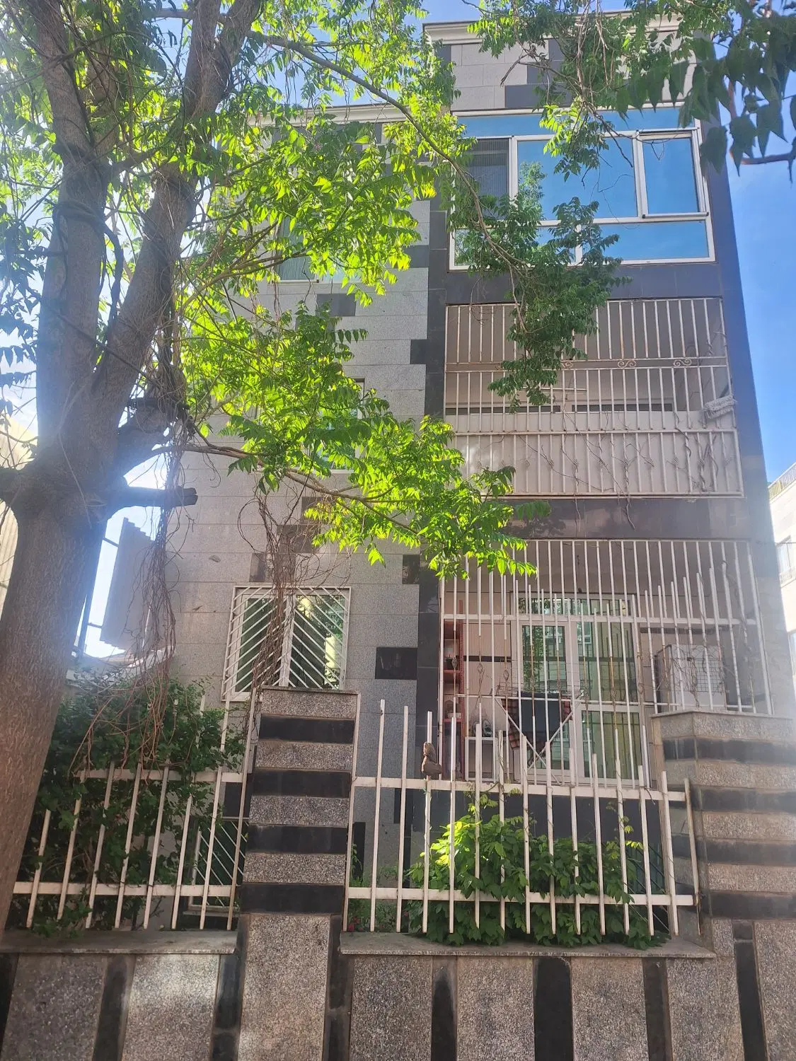 آپارتمان ۱۰۰مترتکواحدی ط ۳ سعیدیه پایین