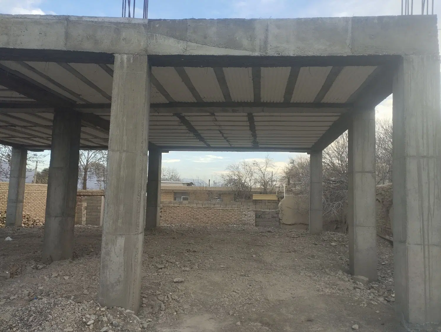 فروش ساختمان نیمه کاره در گلباف