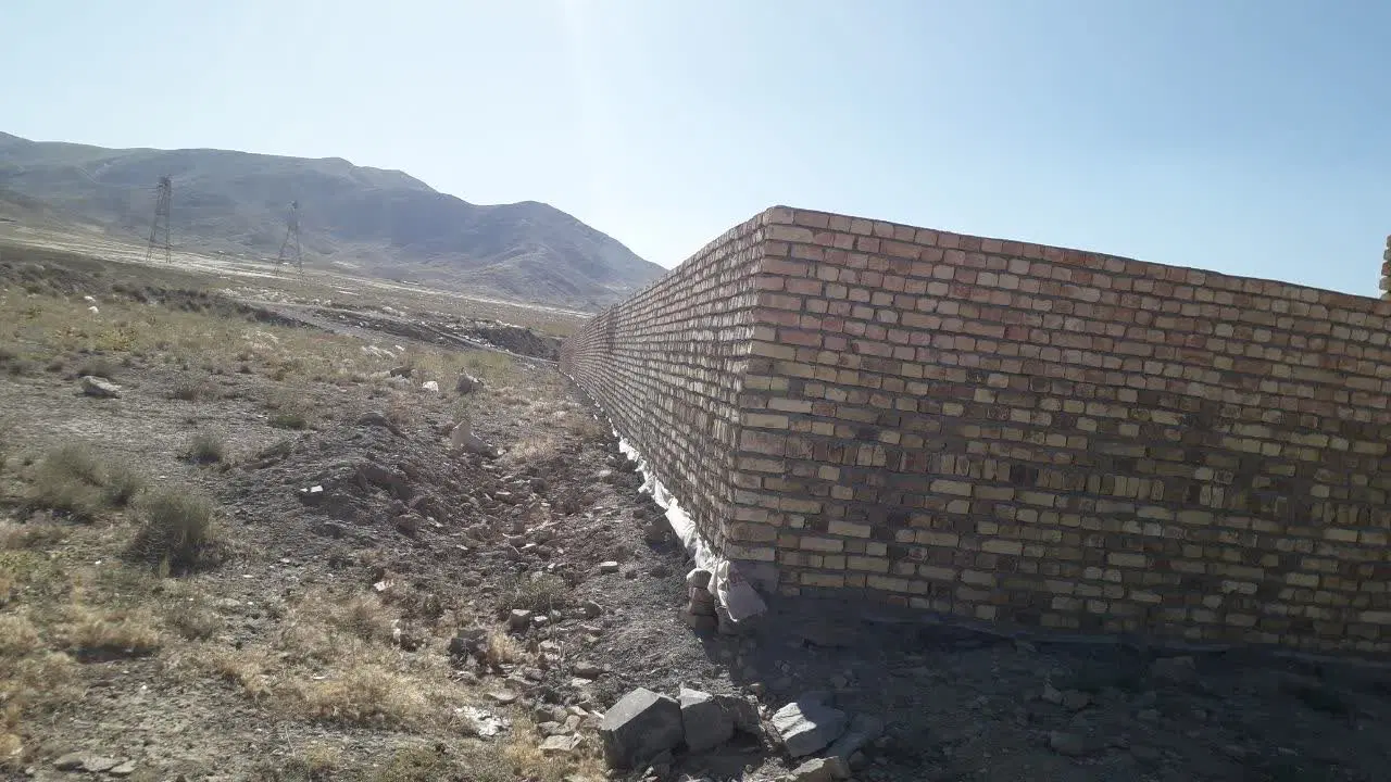 زمین ۴ دیواری موقعیت عالی