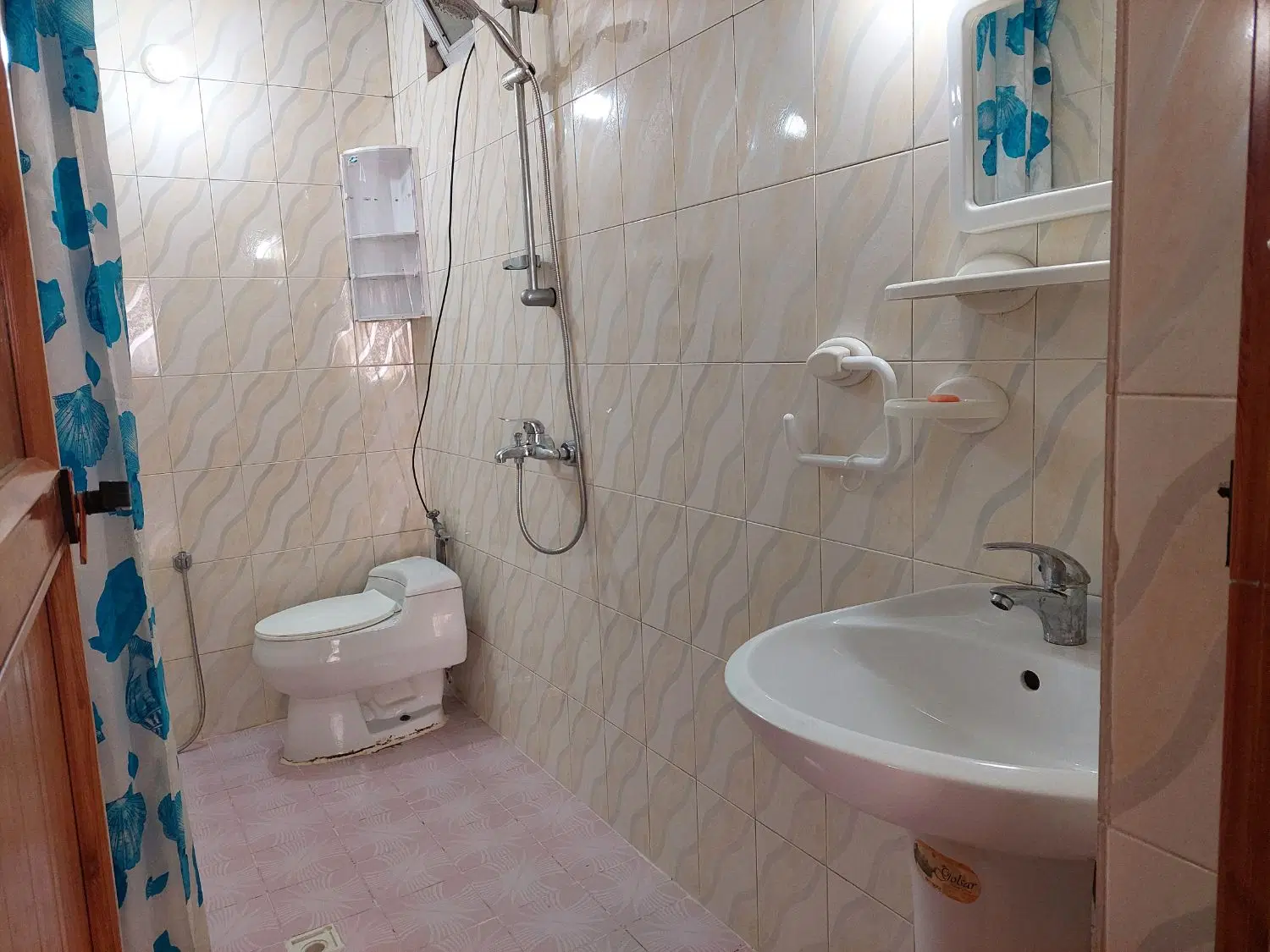 همکف ۹۰ متری یک خوابه حیاط دار