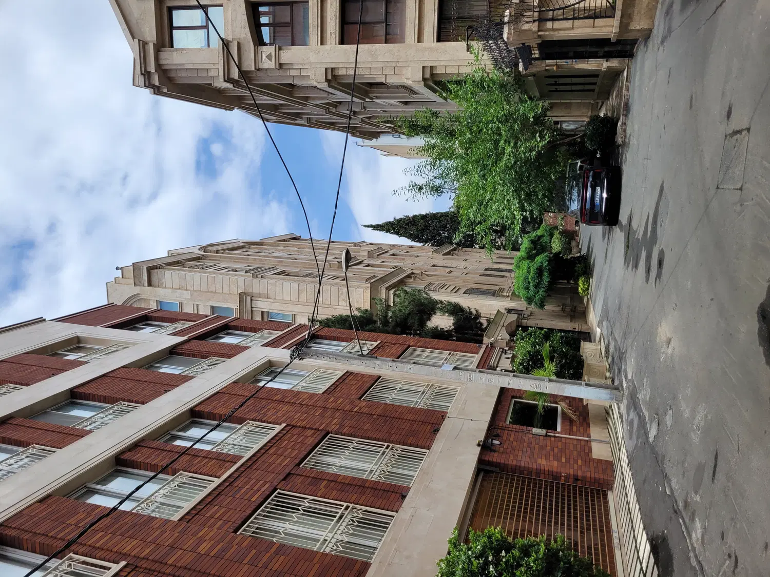 خانه مسکونی ۴۱۰ متری (بر ۲۰ متری حافظ)