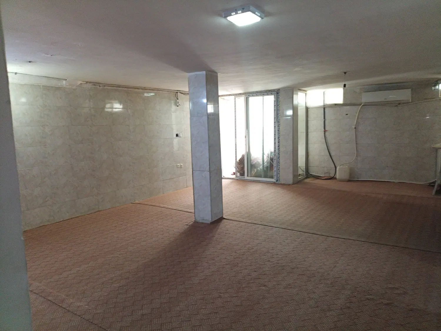 انباری یا کارگاه خیاطی