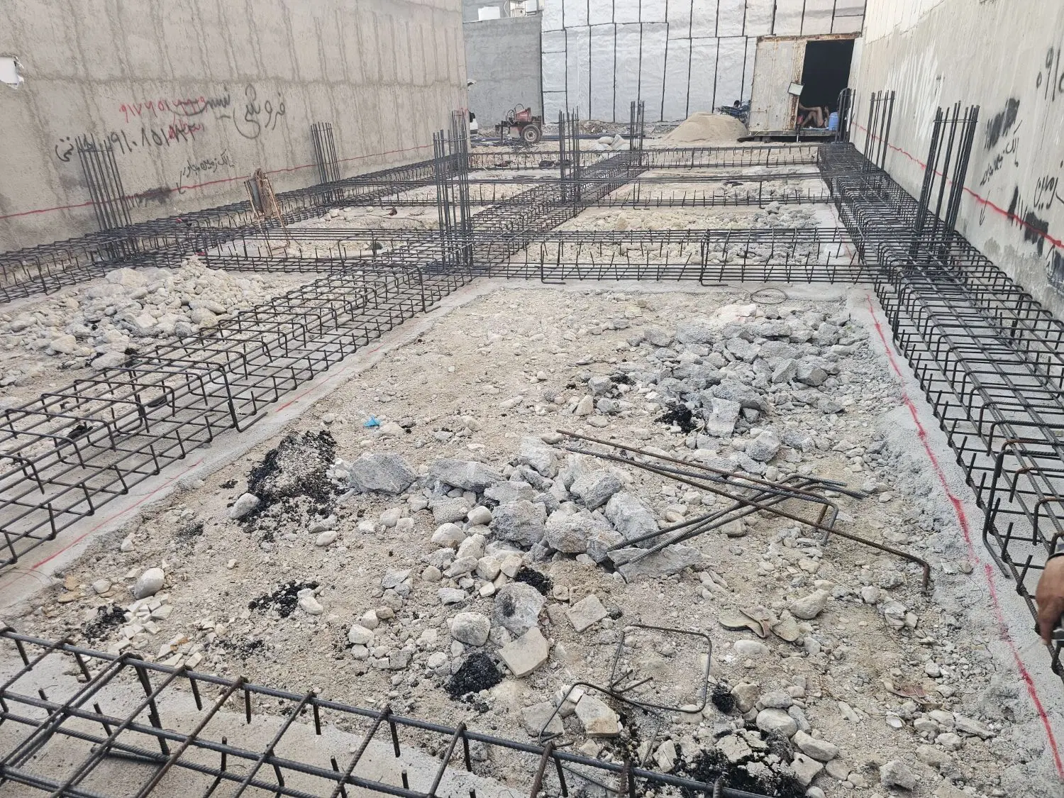 فروش یک پلاک زمین به متراژ ۱۴۰ متر دو نبش