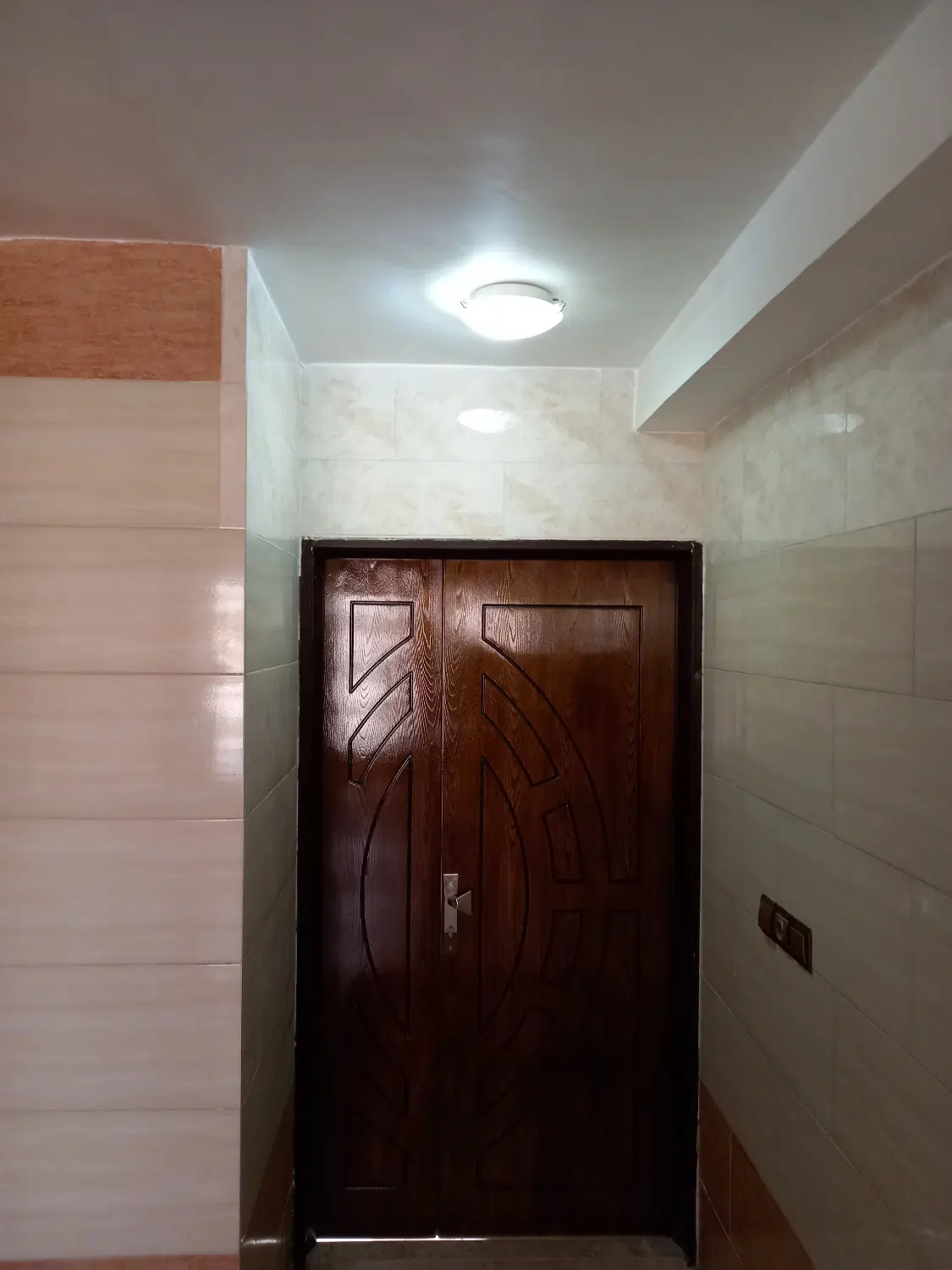 همکف باحیاط اختصاصی ،دوخواب،دوطرف نور