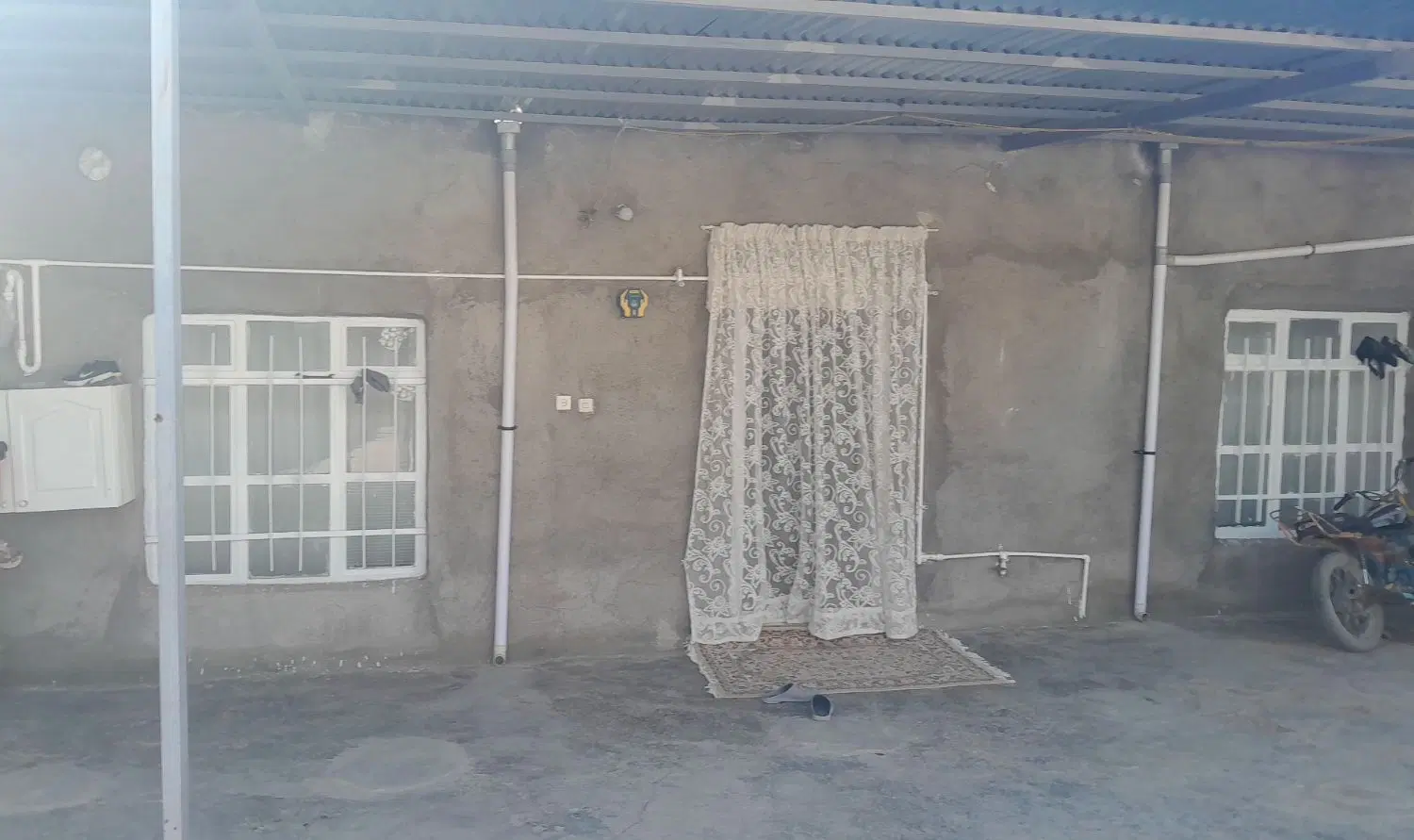 خانه ویلایی تمیز در کنار اثار مسجد قدیمی