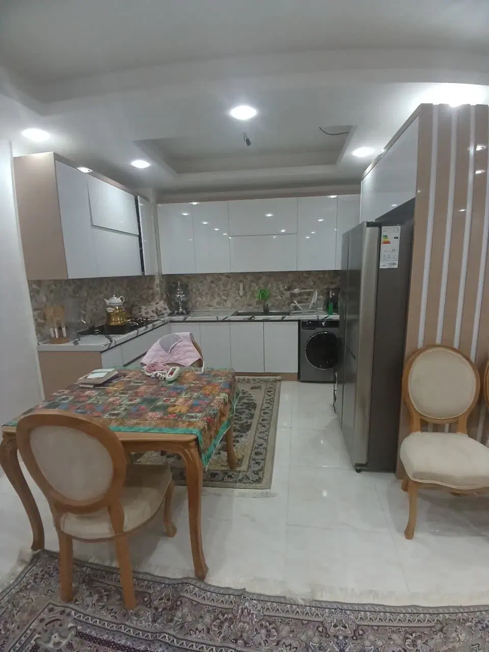 آپارتمان نوساز ادیبان