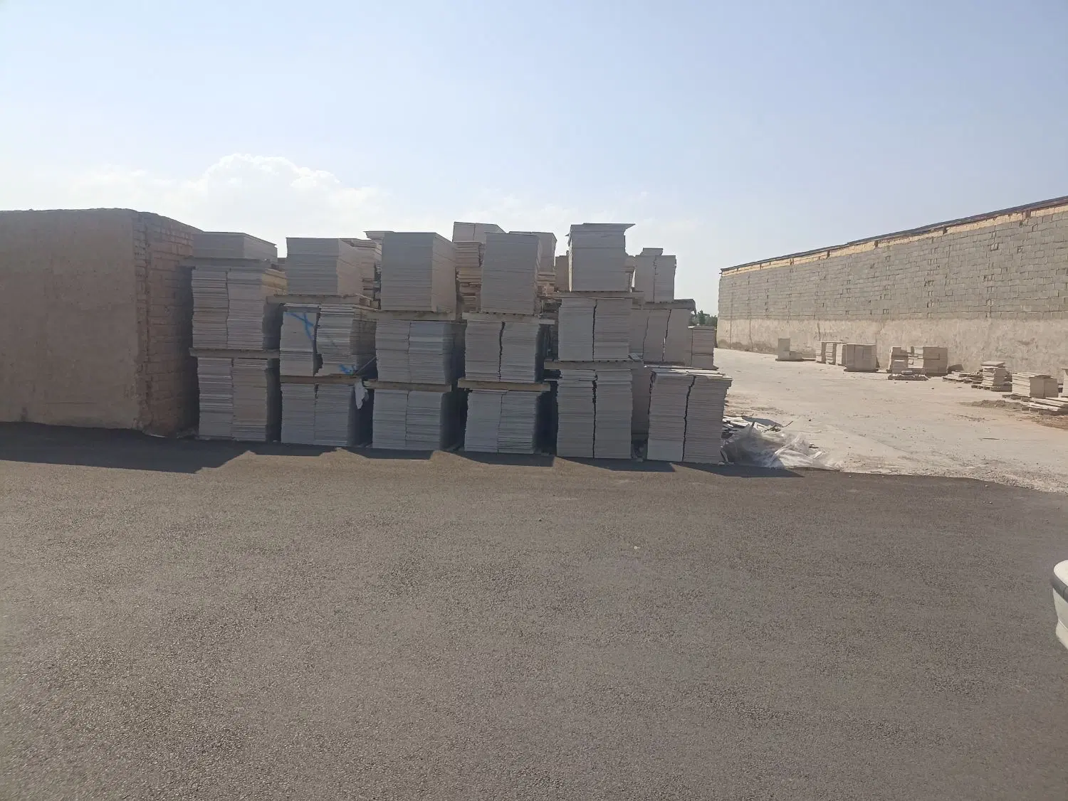 انباری کاشی و ضایعات بدون حصار مایان