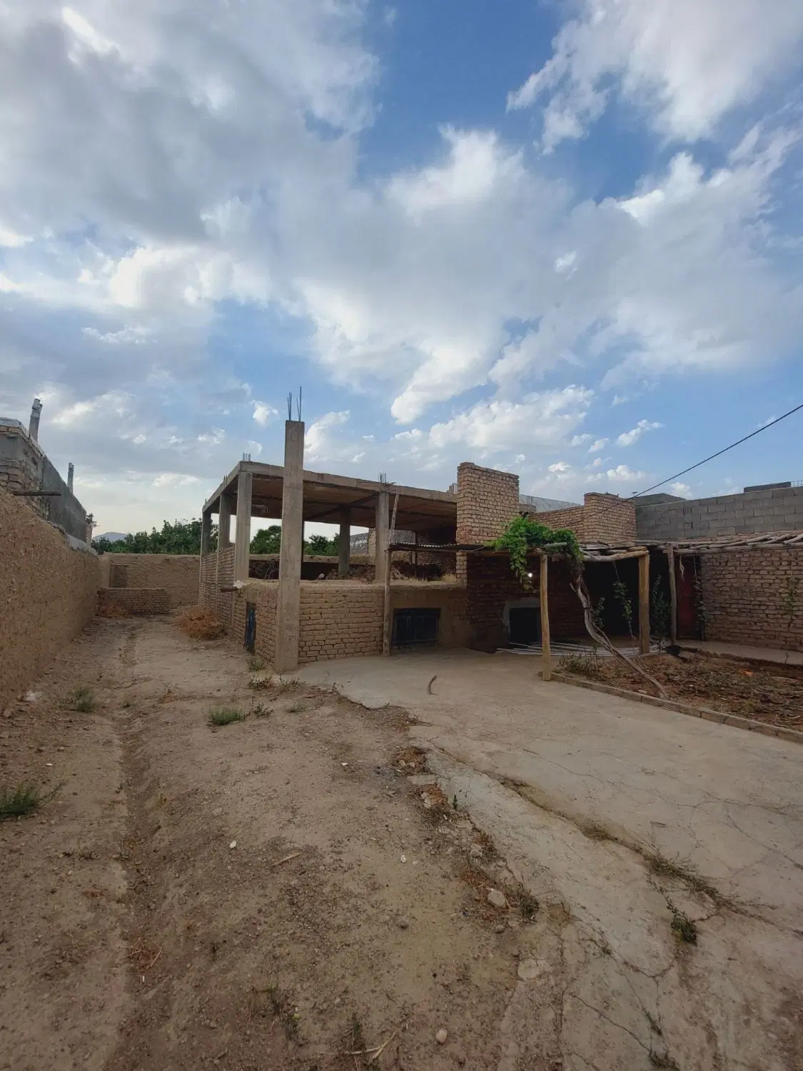 فروش ملک در اسفراین روستای ایراج.معاوضه هم دارم