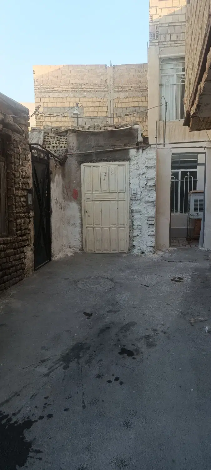 خانه ویلایی توس 65نجف 8وطن خواه 15سمت راست کوچه دو