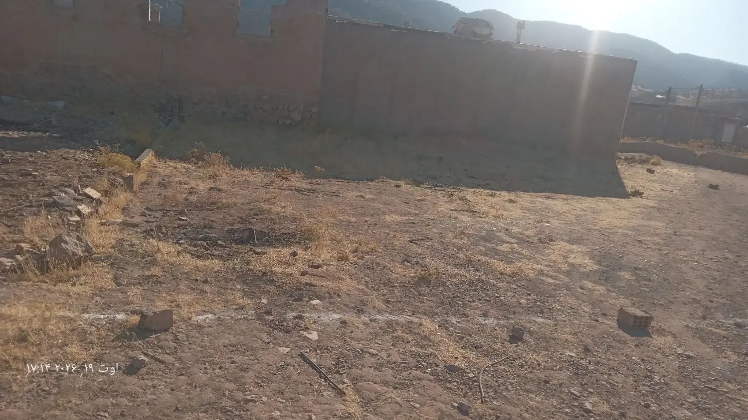۲۱۰ متر زمین