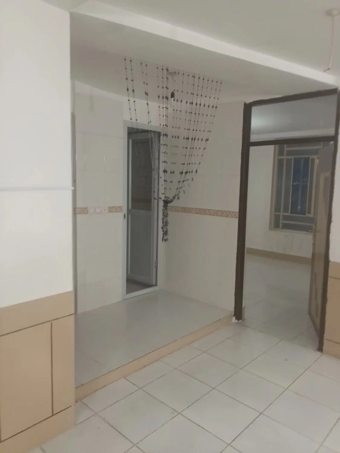 خانه همکف سالن بزرگ۴۰متری بایک خواب جهت زوج