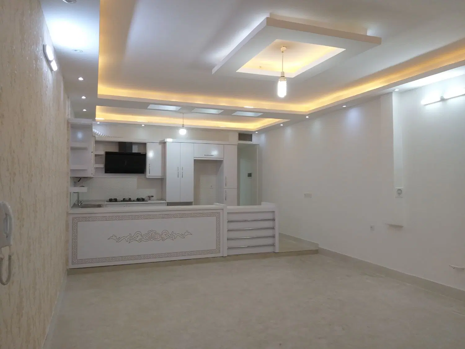 همکف خیابان کمال الملک