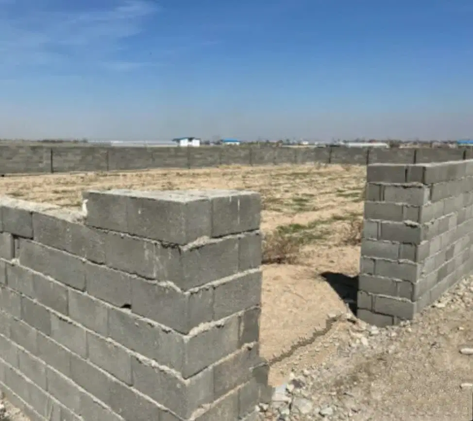 زمین حومه شهر بهارستان ، نزدیک ساخت و ساز