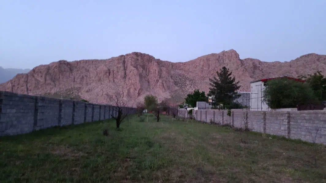 باغ بر اصلی جاده سنندج