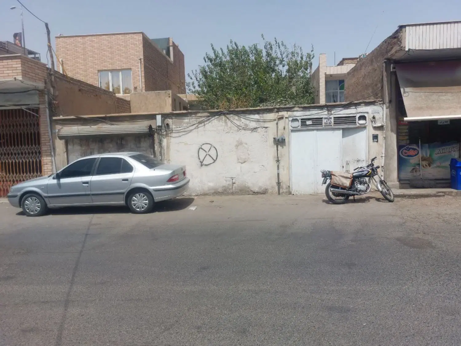 ۲۰۰متر مسکونی تجاری  بر هندیان