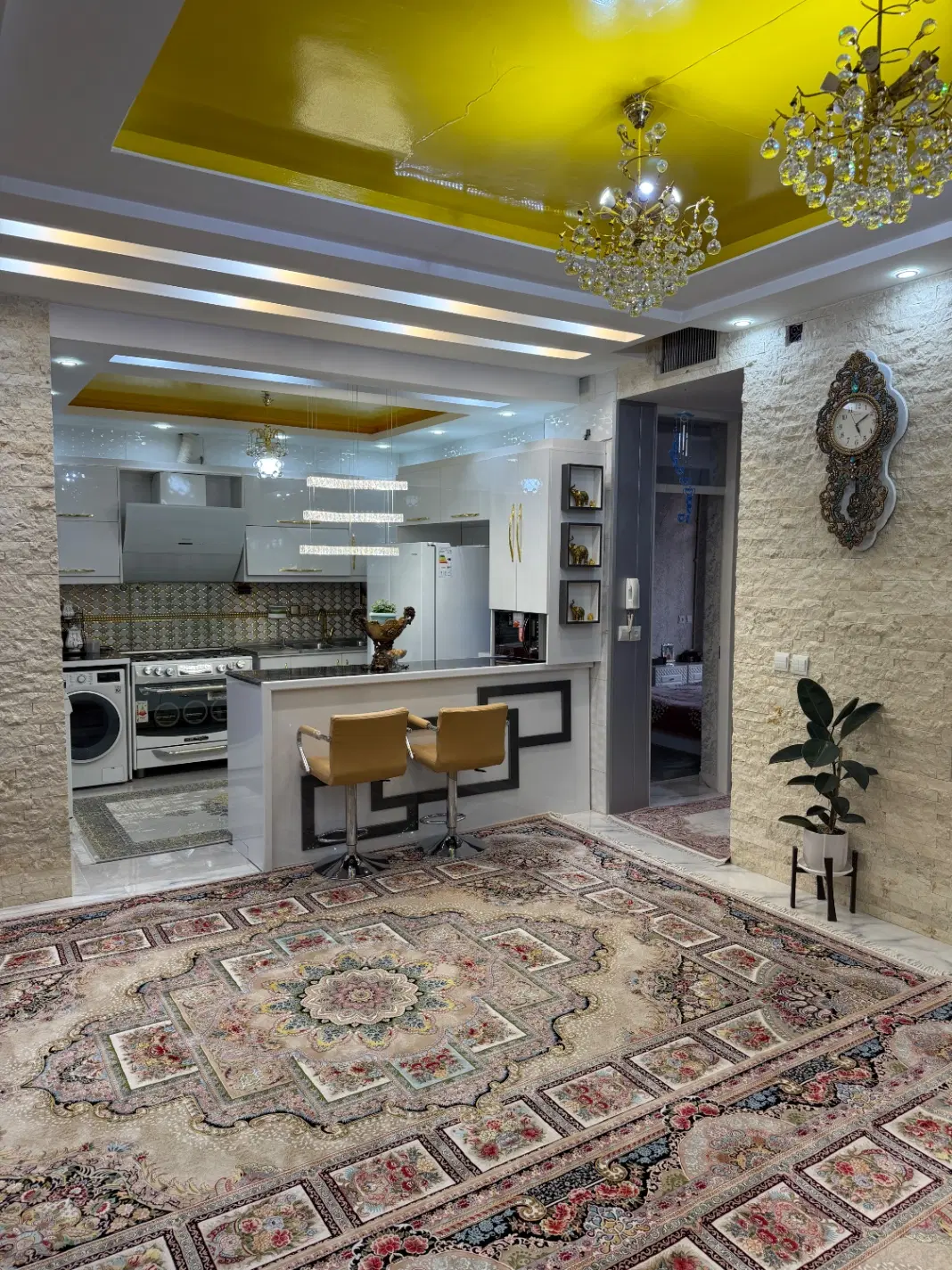 منزل درب حیاط ماشین رو ۱۳۵ متر