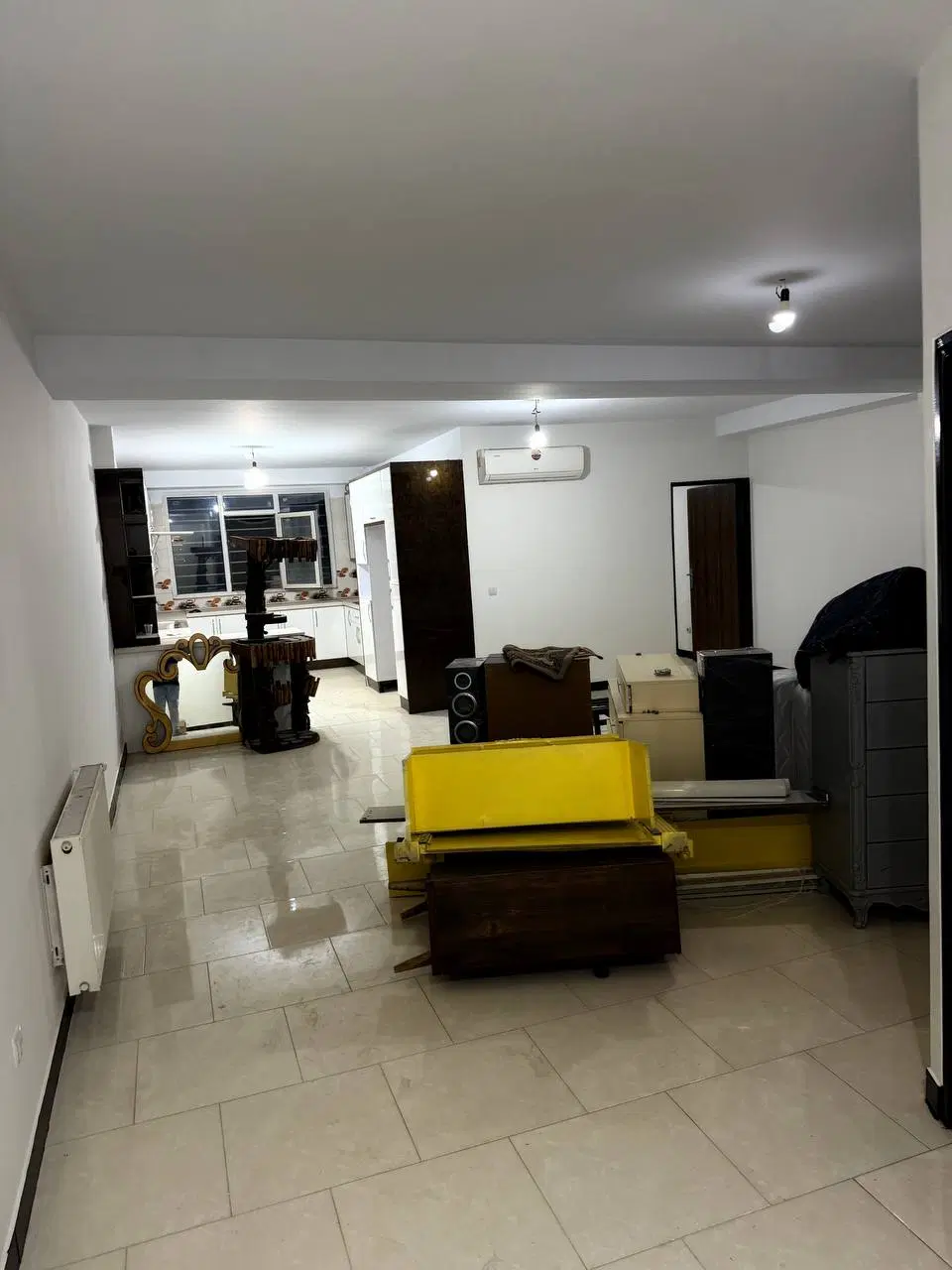 یک واحد اپارتمان در کمالشهر