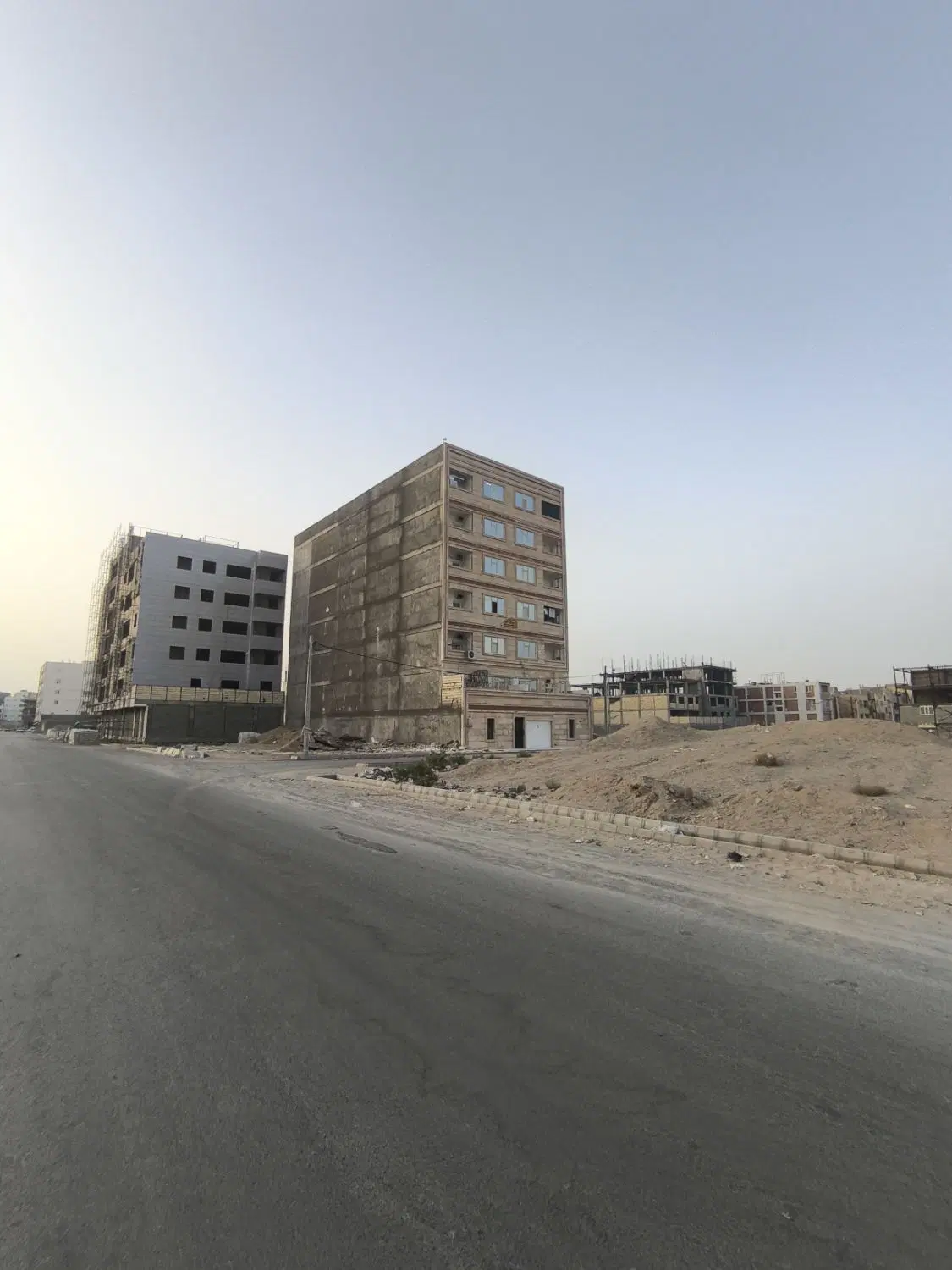 ۹۷ متر ـ منطقه ۱۱ ـ فول ـ اماده سکونت
