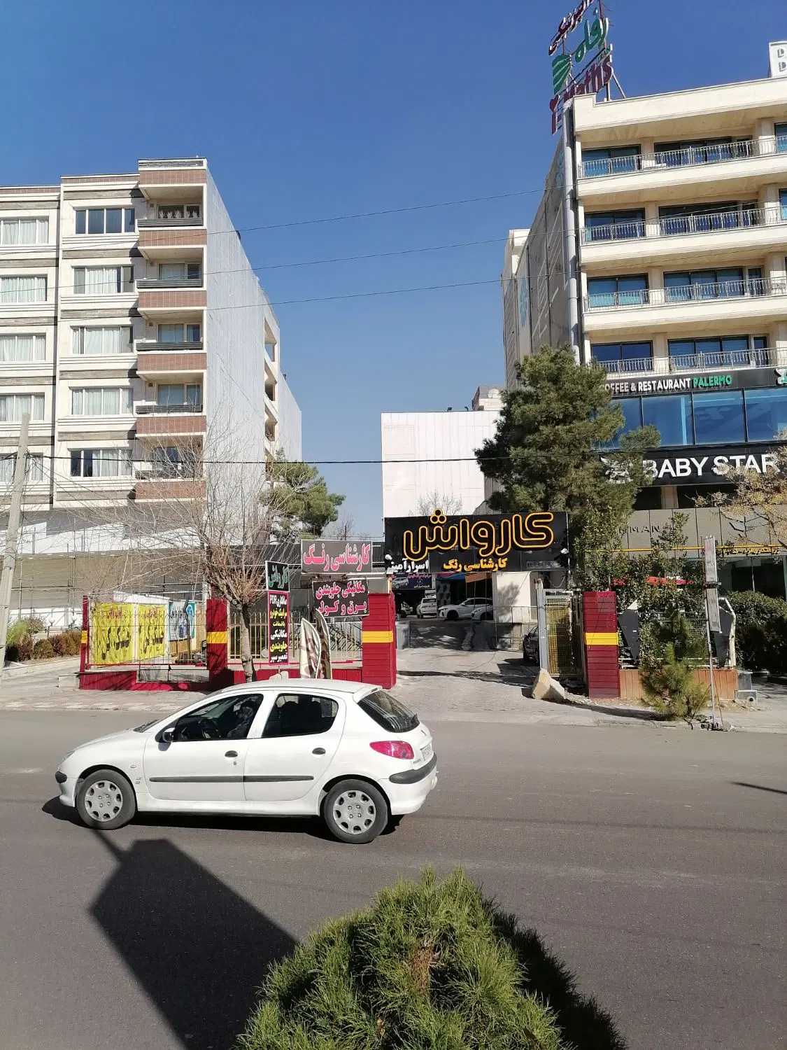 زمین بر بلوار صنایع