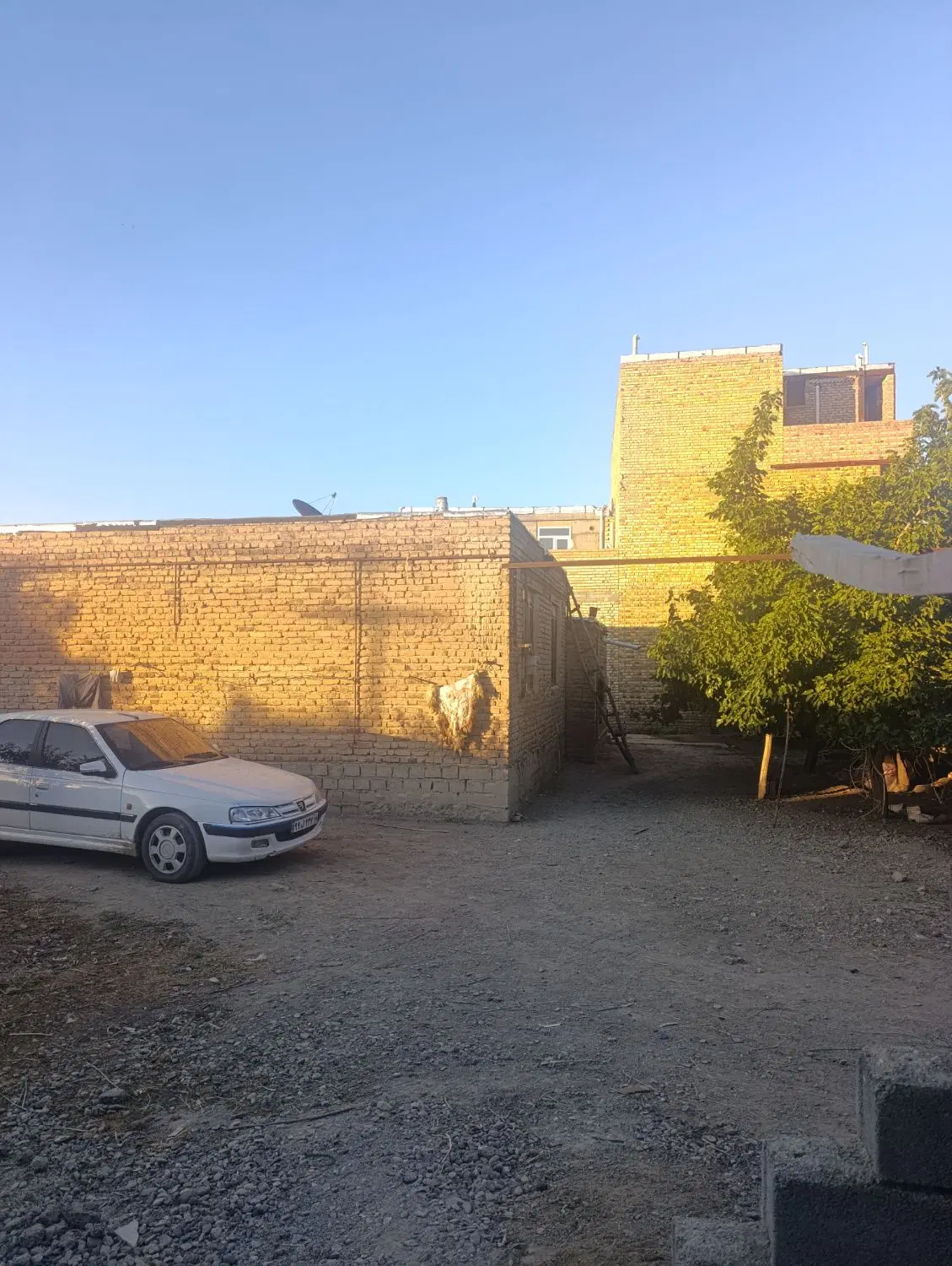 خانه ویلایی با حیاط بزرگ
