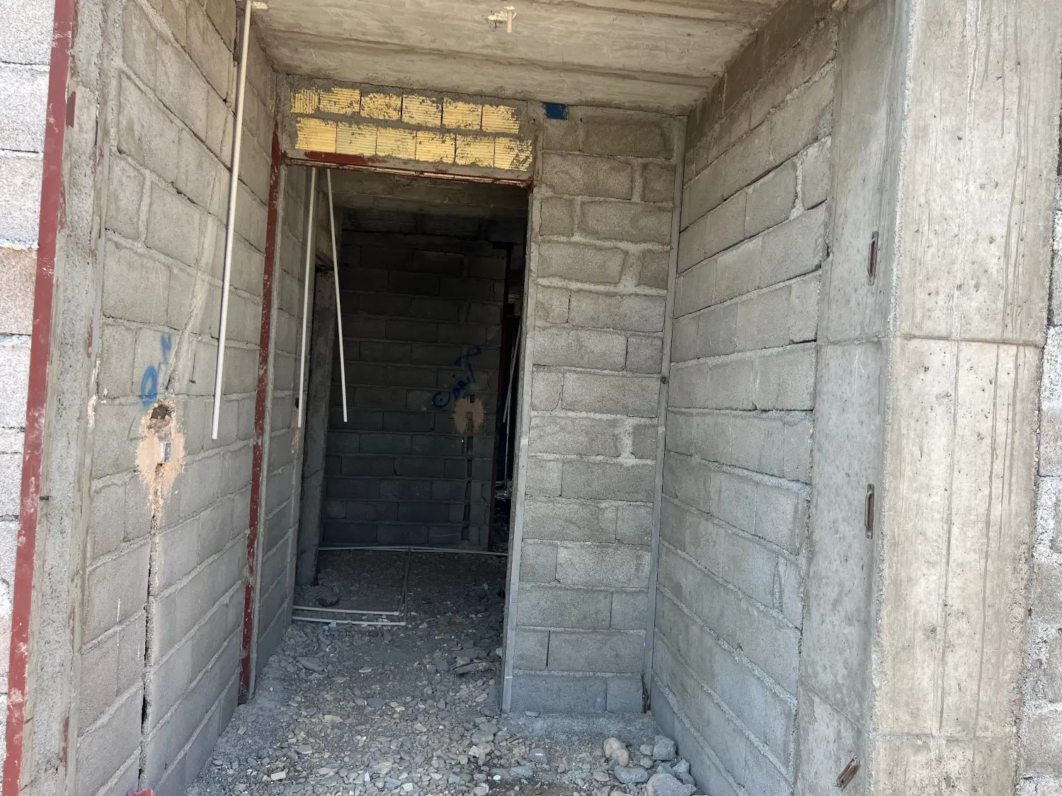 خانه نیمه ساخت ایسین