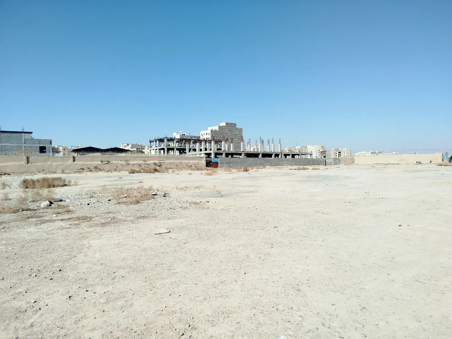۱ تا ۳ دانگ از ۱۸۰۰ متر زمین مسکونی