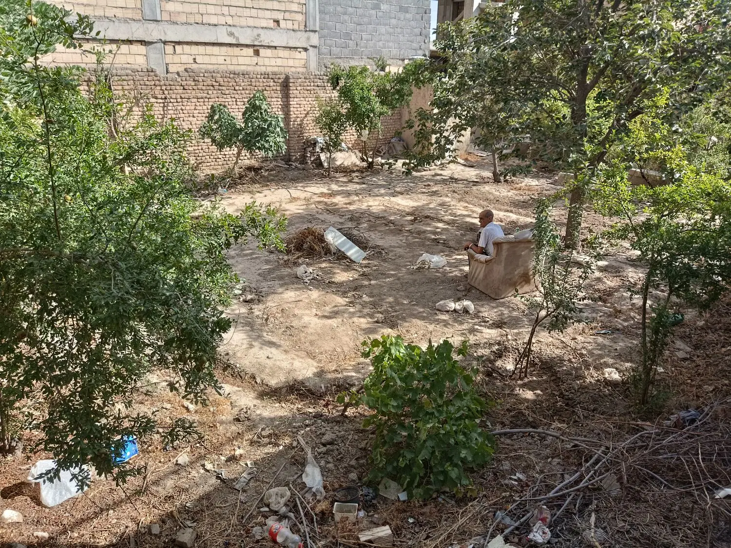 زمین فروشی