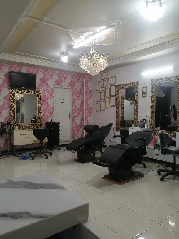اجاره میز ناخن و اجاره اتاق و اجاره صندلی