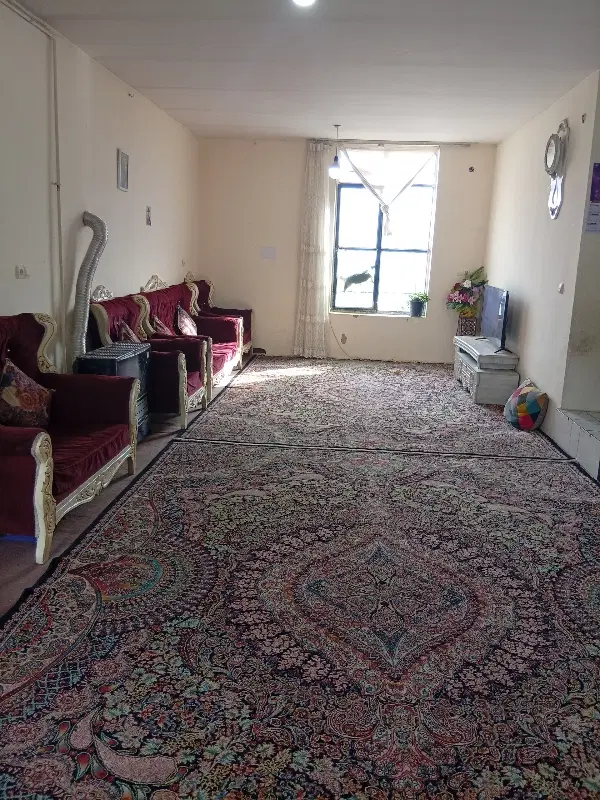 به رهن و اجاره داده میشود