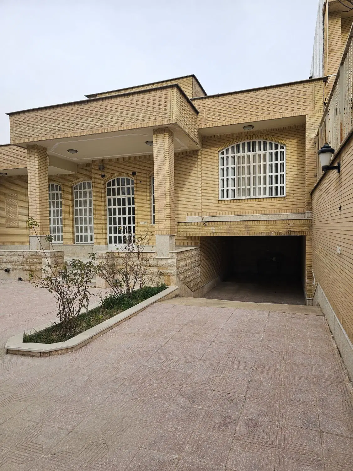 ویلایی 350 متری شهرک بهشتی دربست