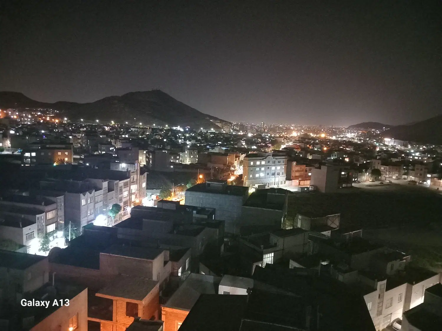 ۸۳ متری طبقه ۹، سند آزاد