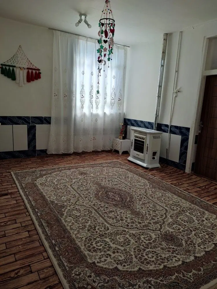 زمین و خانه مسکونی