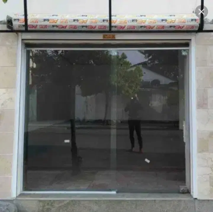 یک دربندمغازه بابهترین موقعیت مکانی