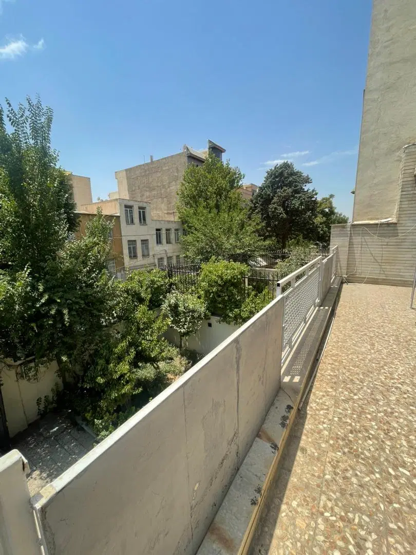 360متر بنا در 2طبقه ویلایی یازسازی