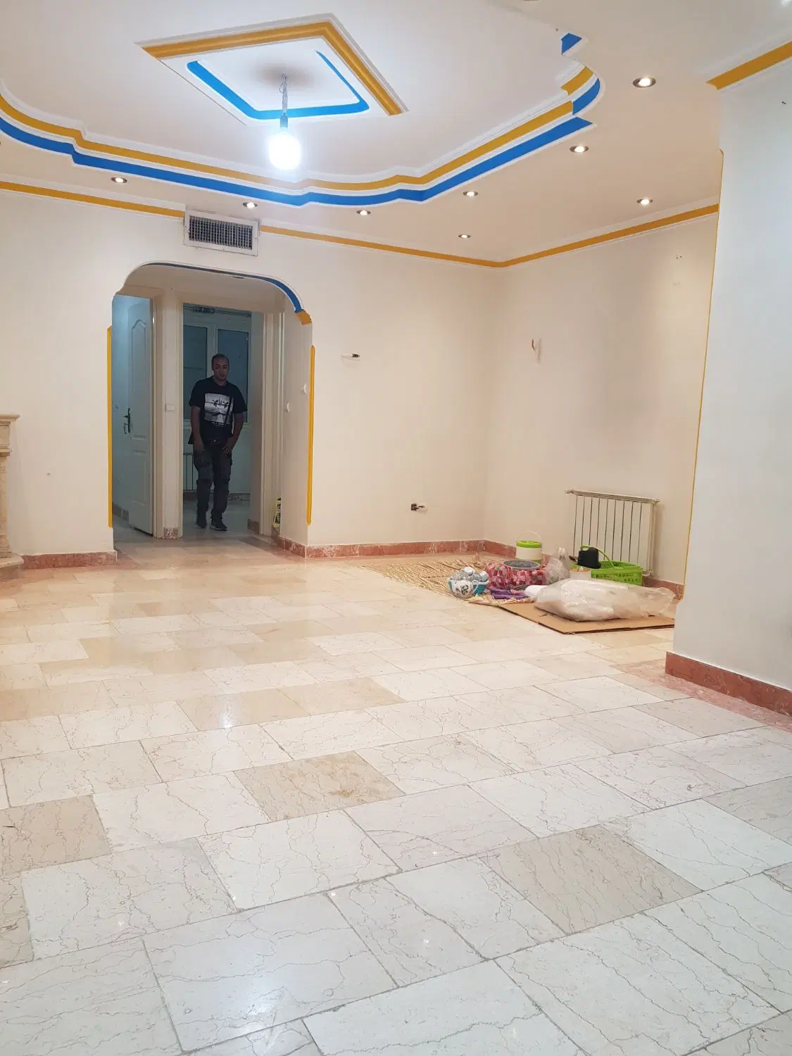 ۷۳ متر دو خوابه شیک و تمیز با پارکبنگ و بالکن
