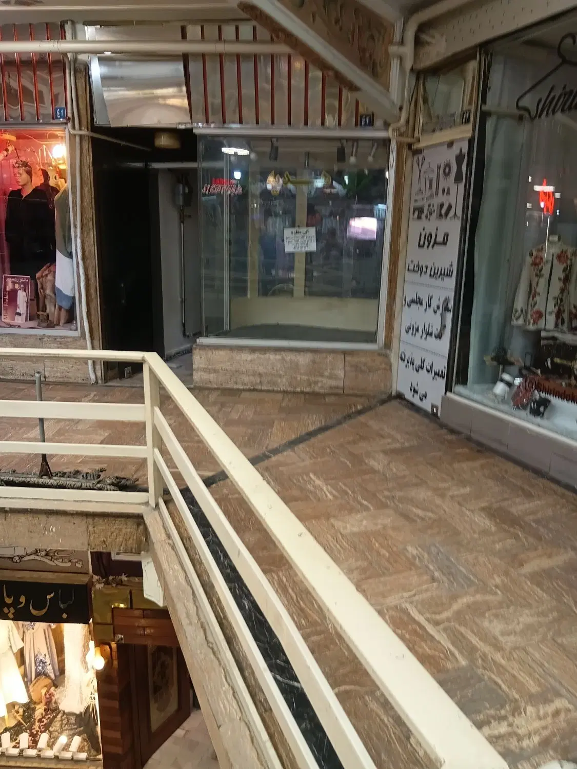 مغازه ۱۸ متری در تربیت پاساژ شیخ صفی