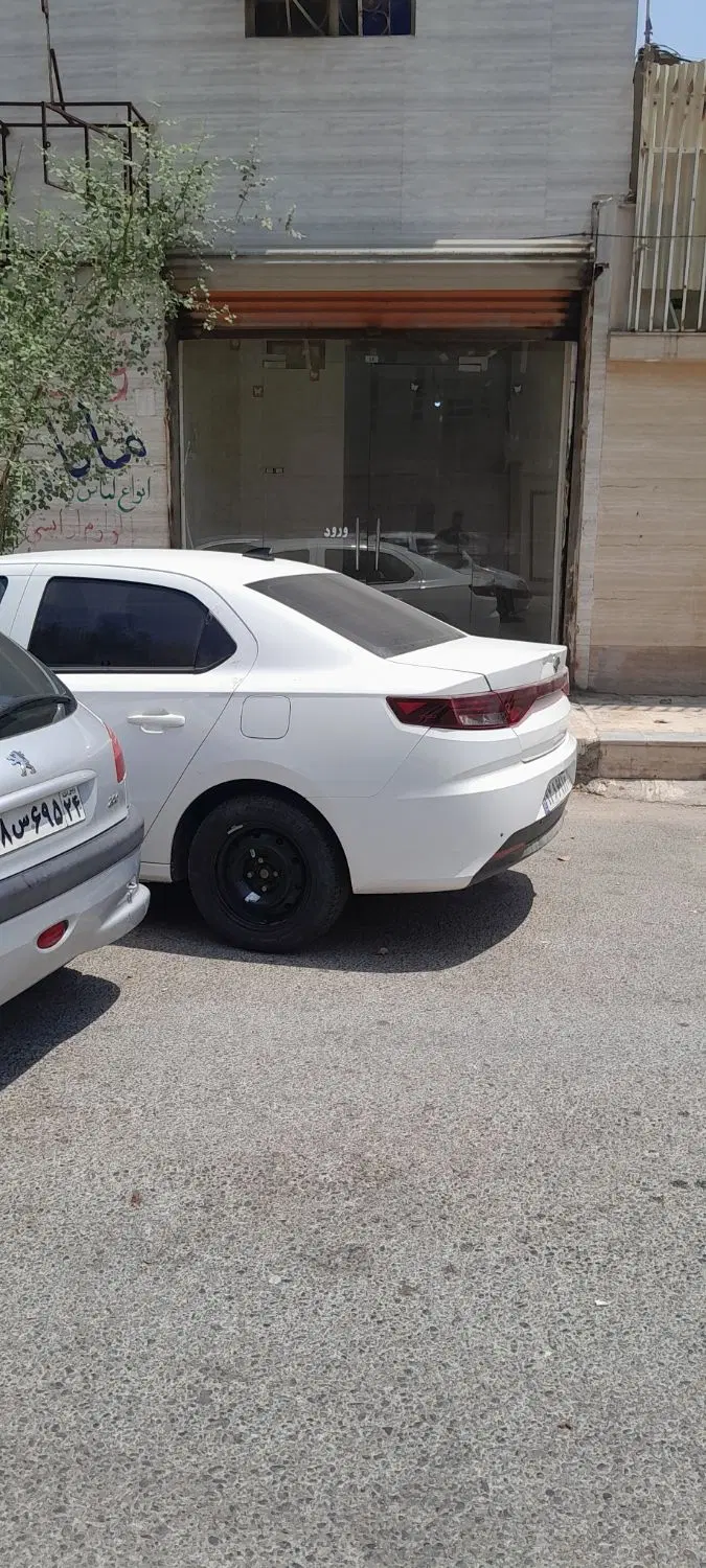 یک باب مغازه ۲۵ متری جهت رهن و اجاره