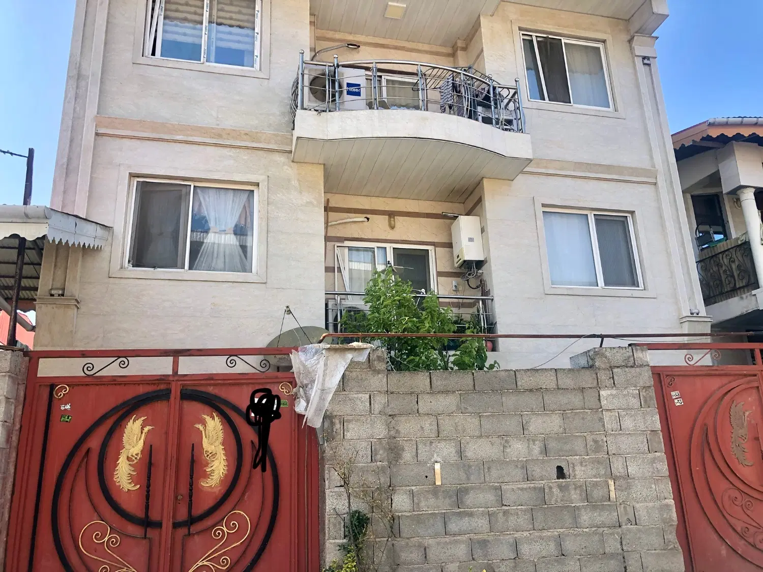 راه جدا پارکینگ ۳ خودرو دو بر