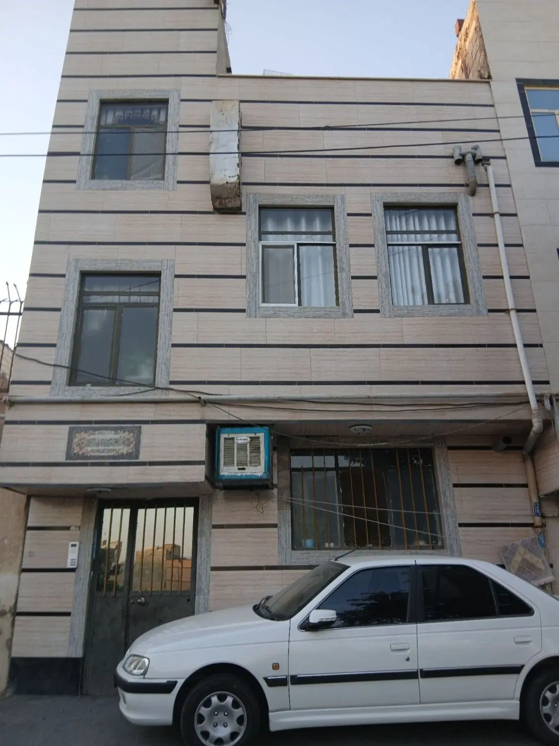 خانه دونیم طبقه ویره دستغیب