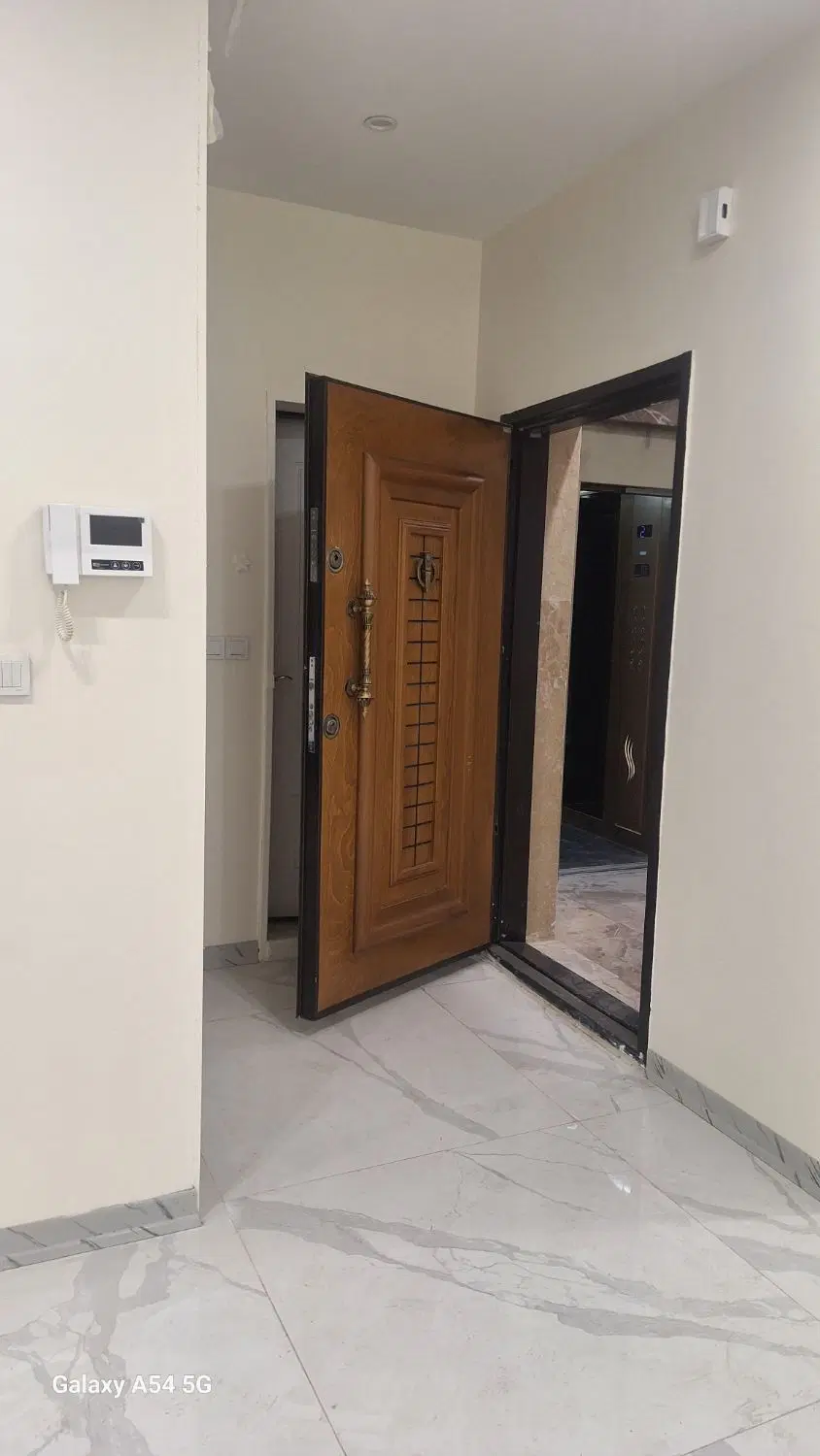 آپارتمان لوکس و فول 200 متری