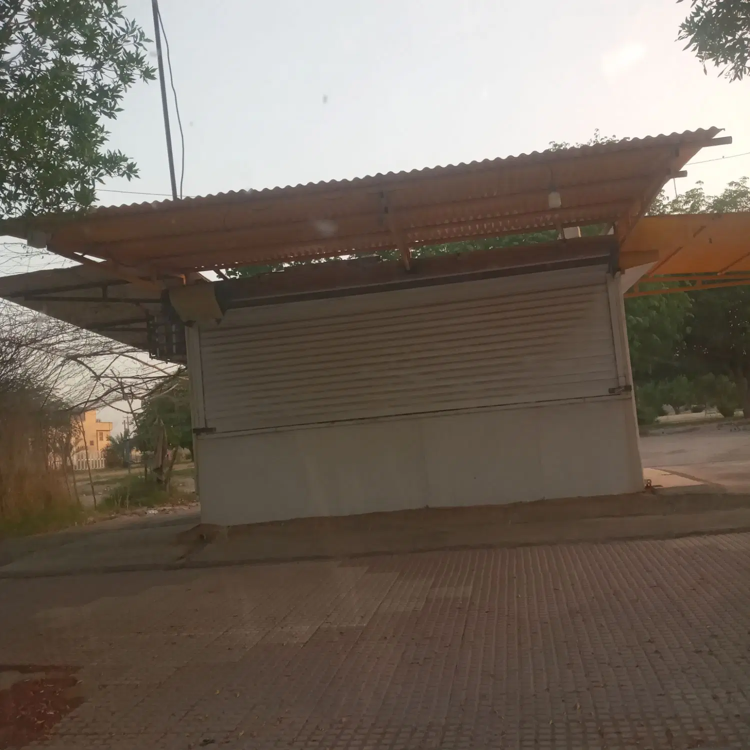 دکه درب پارک شاهد