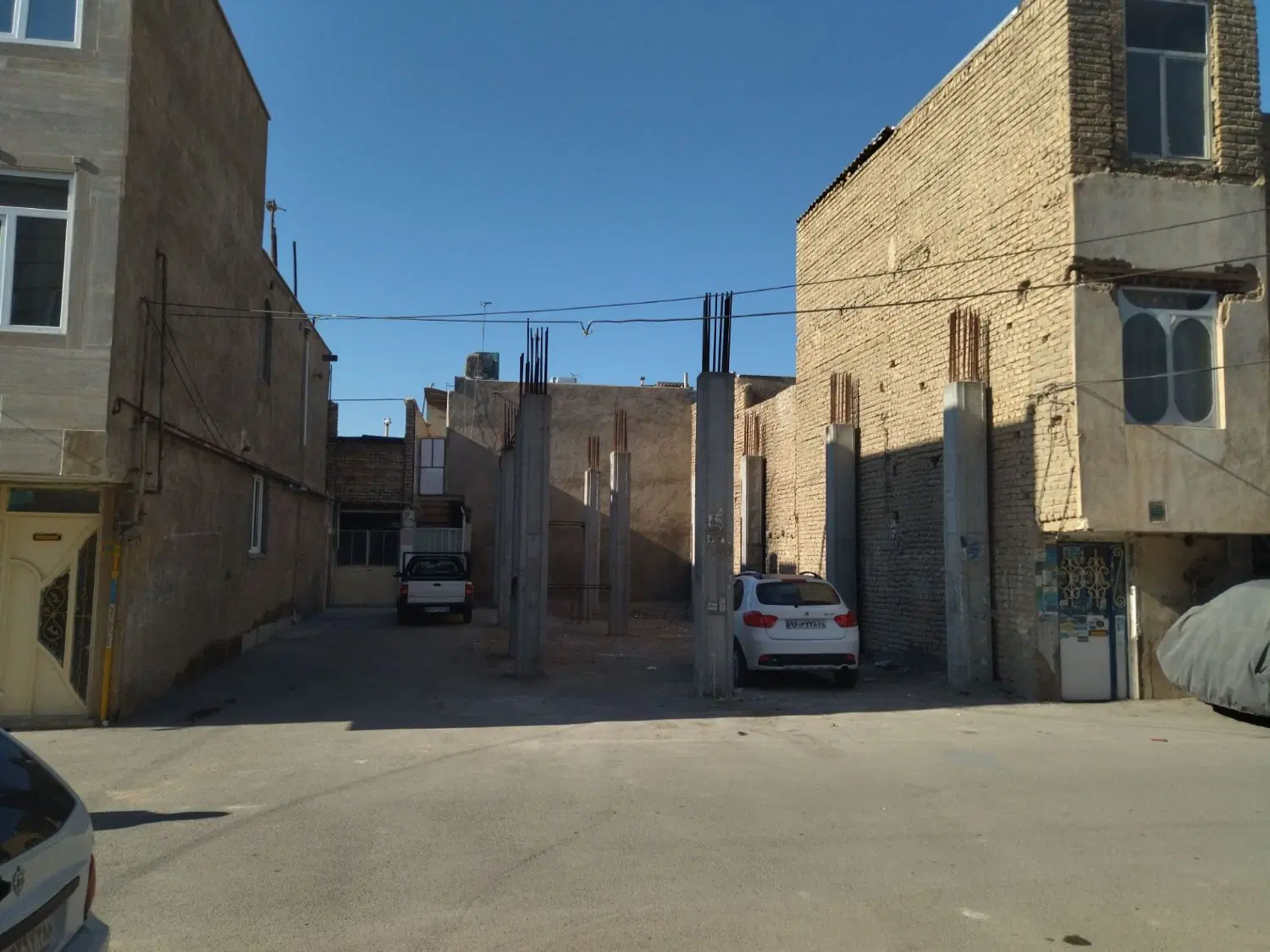 زمین فروشی
